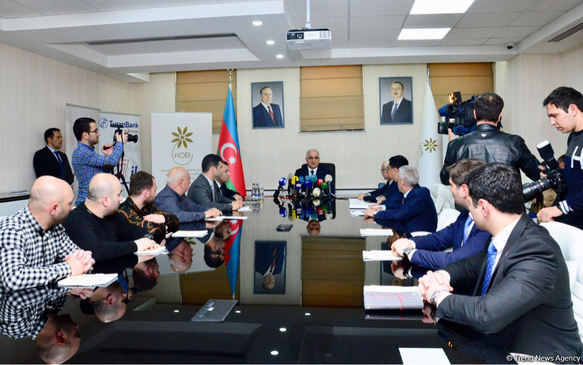 57 businessmen of burnt down shopping center in Baku receive financial assistance (PHOTO)