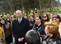 Azerbaijani president, First lady view conditions created at reconstructed Neftchilar park in Baku (PHOTO)