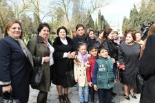 Azerbaijani president, First lady view conditions created at reconstructed Neftchilar park in Baku (PHOTO)