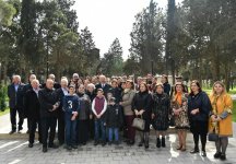 Azerbaijani president, First lady view conditions created at reconstructed Neftchilar park in Baku (PHOTO)
