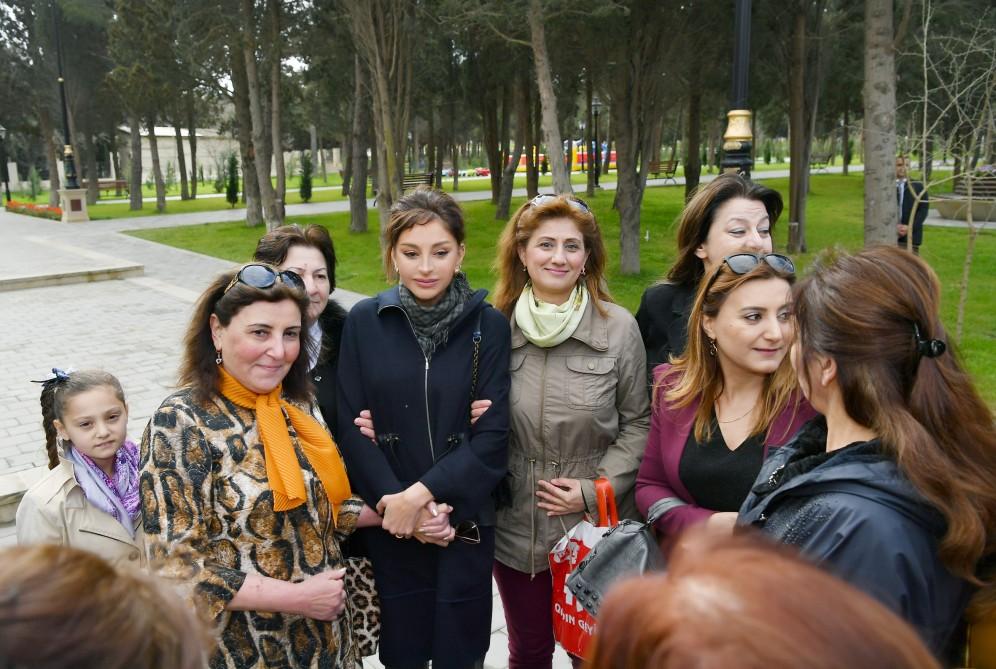 Azerbaijani president, First lady view conditions created at reconstructed Neftchilar park in Baku (PHOTO)