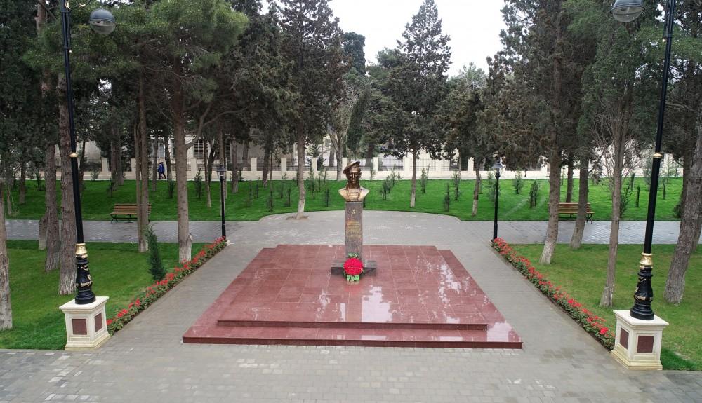 Azerbaijani president, First lady view conditions created at reconstructed Neftchilar park in Baku (PHOTO)