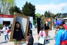 Fans of Formula 1 SOCAR Azerbaijan Grand Prix at Baku Boulevard (PHOTO)