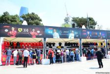Fans of Formula 1 SOCAR Azerbaijan Grand Prix at Baku Boulevard (PHOTO)