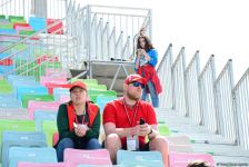 Fans of Formula 1 SOCAR Azerbaijan Grand Prix at Baku Boulevard (PHOTO)