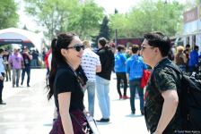 Fans of Formula 1 SOCAR Azerbaijan Grand Prix at Baku Boulevard (PHOTO)