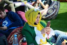 Fans of Formula 1 SOCAR Azerbaijan Grand Prix at Baku Boulevard (PHOTO)