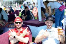 Fans of Formula 1 SOCAR Azerbaijan Grand Prix at Baku Boulevard (PHOTO)