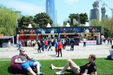 Fans of Formula 1 SOCAR Azerbaijan Grand Prix at Baku Boulevard (PHOTO)