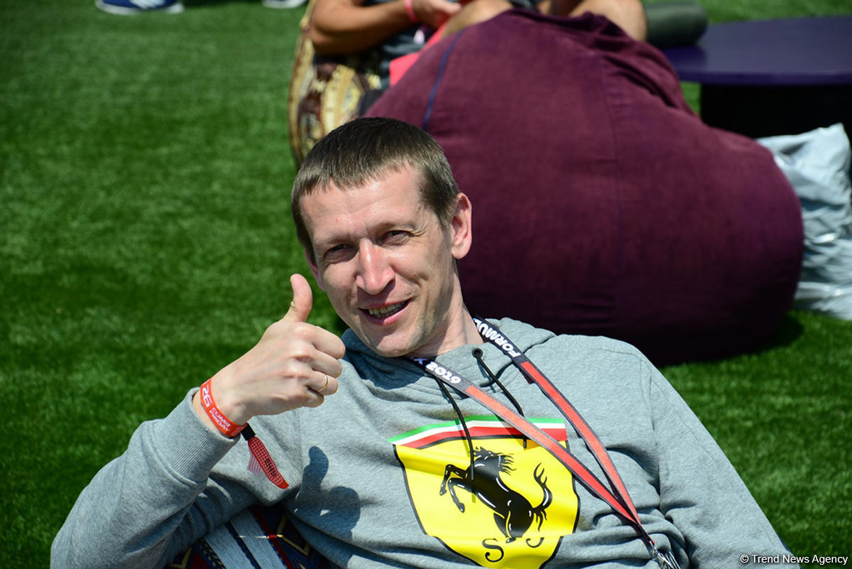 Fans of Formula 1 SOCAR Azerbaijan Grand Prix at Baku Boulevard (PHOTO)