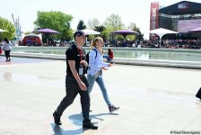 Spectators of F1 SOCAR Azerbaijan Grand Prix 2019 enjoying sights of Baku (PHOTO)