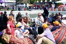 Spectators of F1 SOCAR Azerbaijan Grand Prix 2019 enjoying sights of Baku (PHOTO)