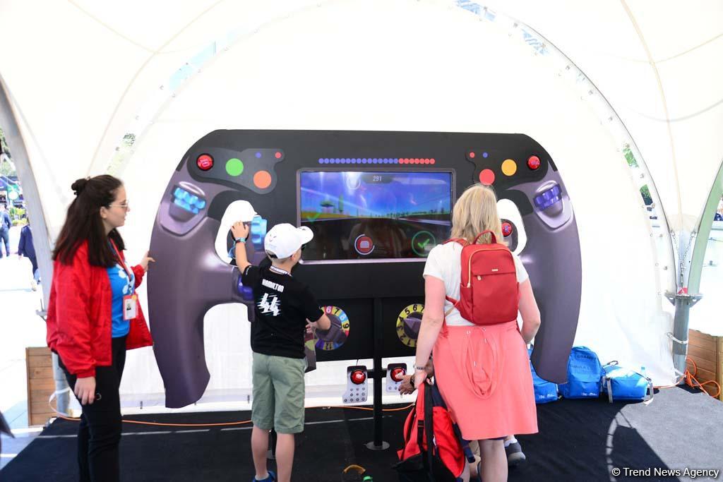 Spectators of F1 SOCAR Azerbaijan Grand Prix 2019 enjoying sights of Baku (PHOTO)
