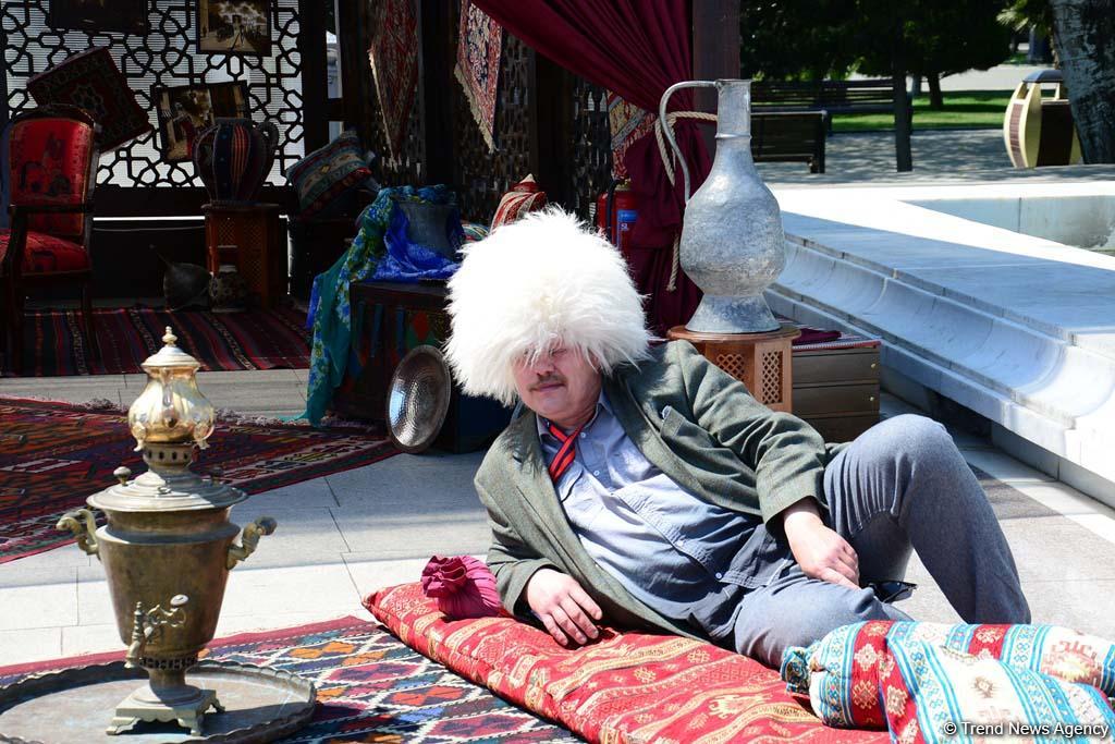 Spectators of F1 SOCAR Azerbaijan Grand Prix 2019 enjoying sights of Baku (PHOTO)