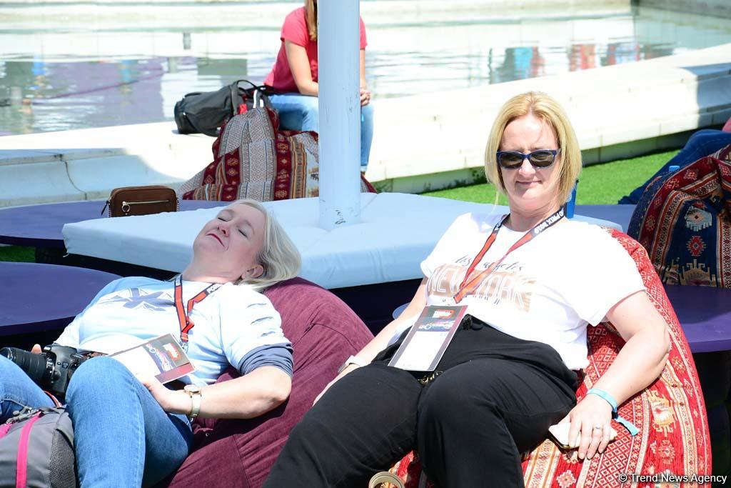 Spectators of F1 SOCAR Azerbaijan Grand Prix 2019 enjoying sights of Baku (PHOTO)