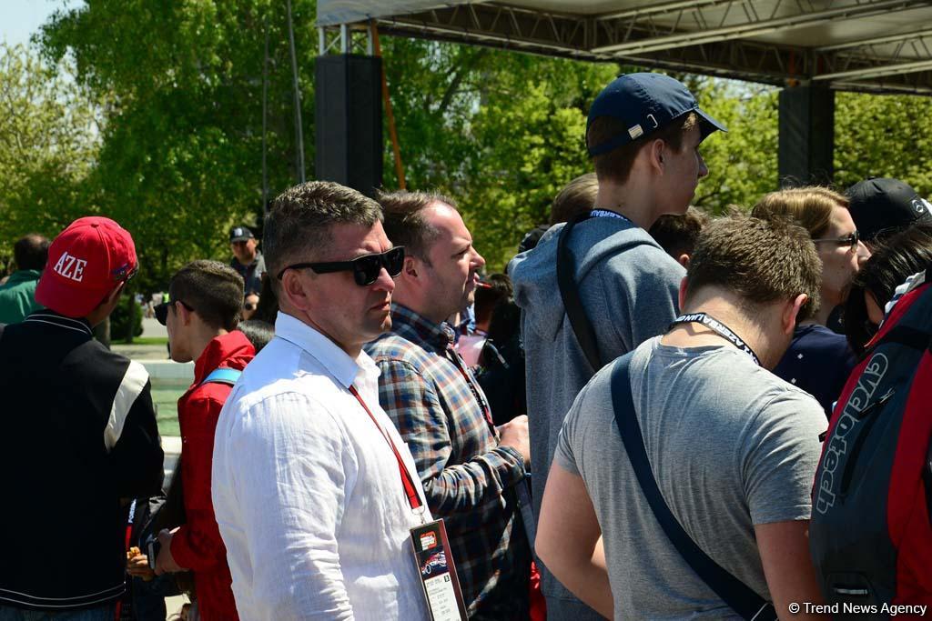 Spectators of F1 SOCAR Azerbaijan Grand Prix 2019 enjoying sights of Baku (PHOTO)