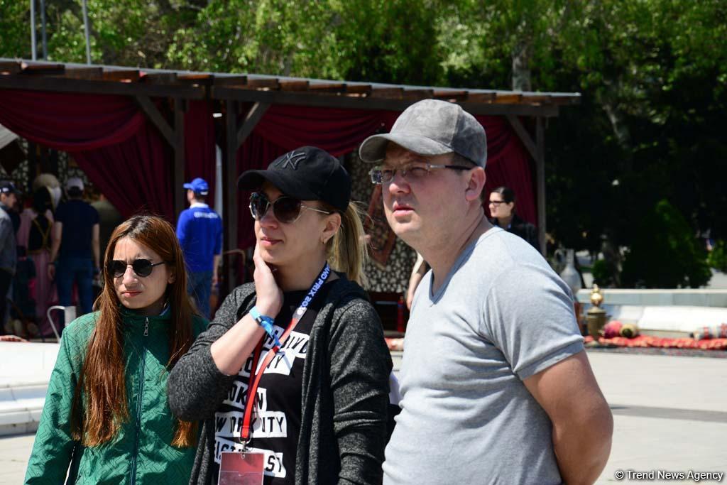 Spectators of F1 SOCAR Azerbaijan Grand Prix 2019 enjoying sights of Baku (PHOTO)