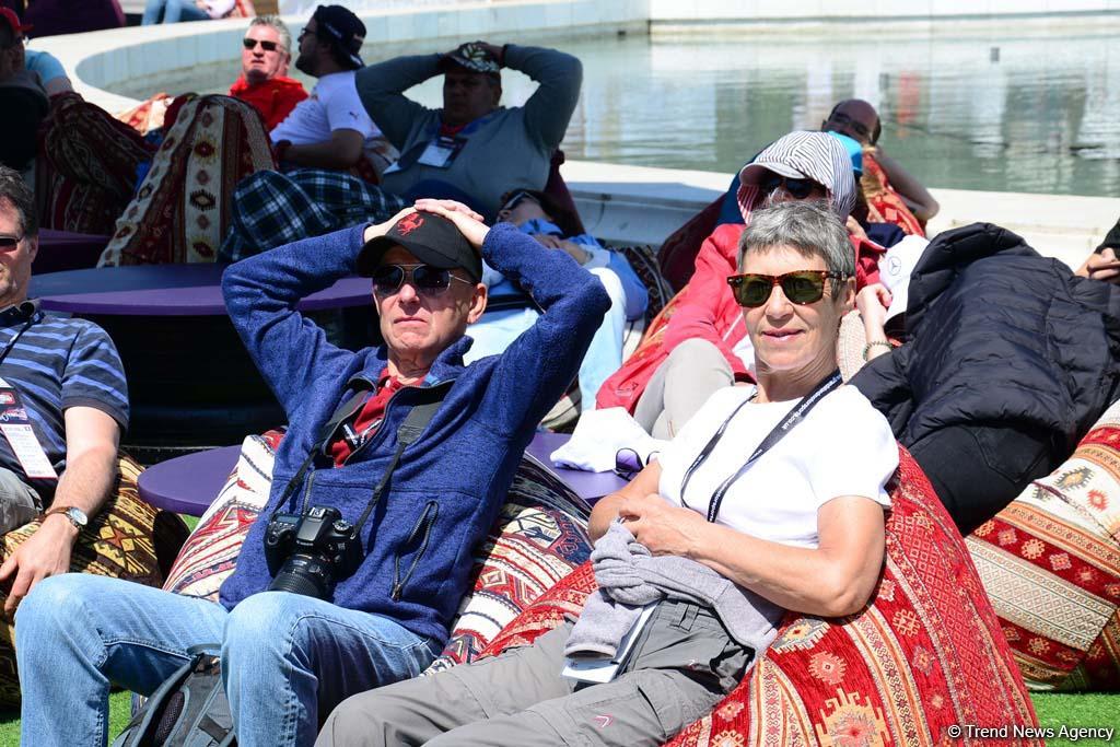 Spectators of F1 SOCAR Azerbaijan Grand Prix 2019 enjoying sights of Baku (PHOTO)