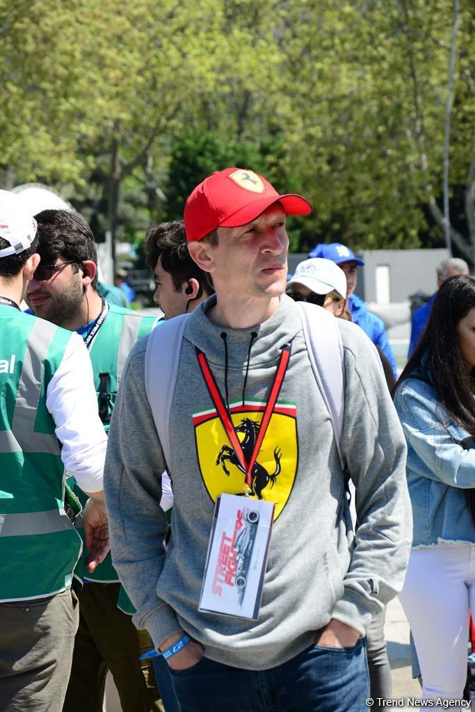 Spectators of F1 SOCAR Azerbaijan Grand Prix 2019 enjoying sights of Baku (PHOTO)