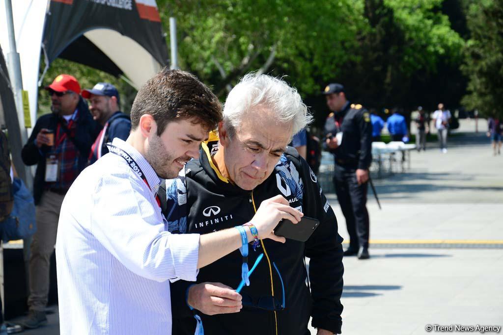 Spectators of F1 SOCAR Azerbaijan Grand Prix 2019 enjoying sights of Baku (PHOTO)