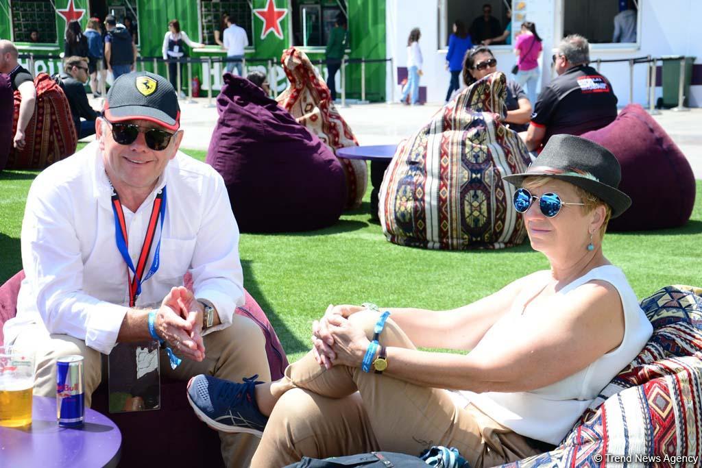 Spectators of F1 SOCAR Azerbaijan Grand Prix 2019 enjoying sights of Baku (PHOTO)