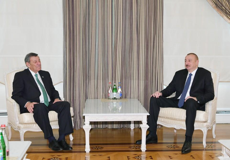 President Ilham Aliyev receives delegation led by Uruguayan foreign minister