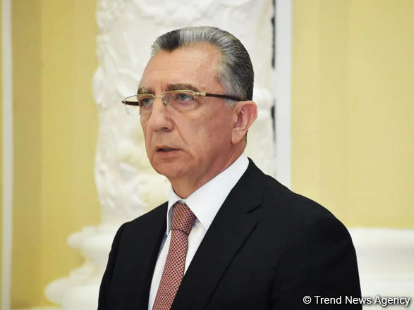 Head of Baku Executive Power votes in municipal elections