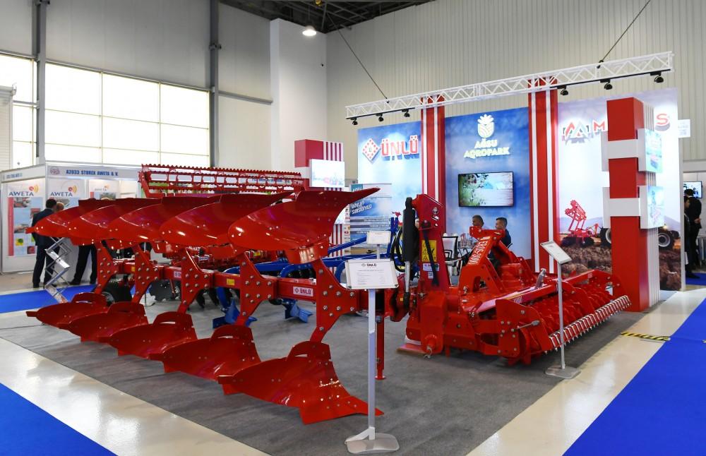 President Aliyev views 25th Azerbaijan International Food Industry and 13th Azerbaijan International Agriculture exhibitions (PHOTO)