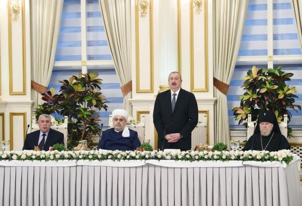 President Ilham Aliyev attended Iftar ceremony on the occasion of holy month of Ramadan (PHOTO)