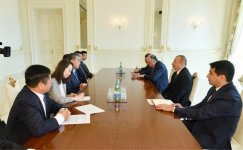 Azerbaijani president receives delegation led by Chinese FM (PHOTO)