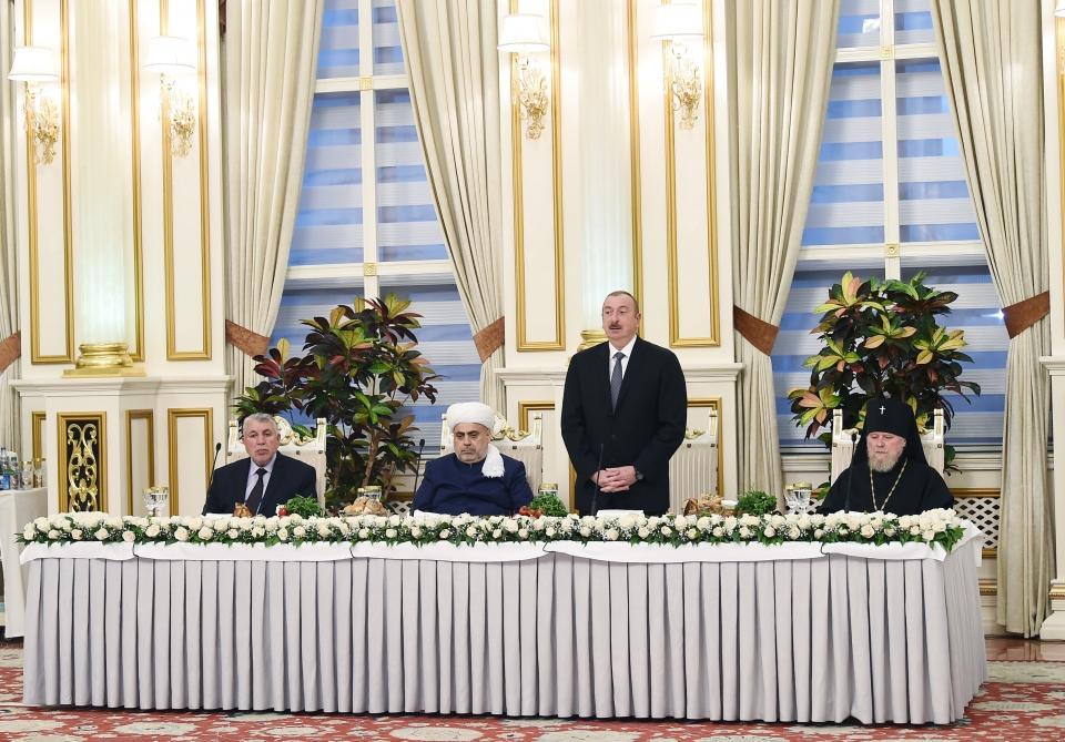 President Ilham Aliyev attended Iftar ceremony on the occasion of holy month of Ramadan (PHOTO)