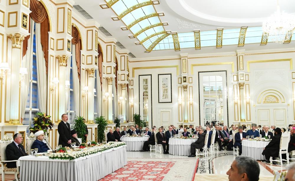 President Ilham Aliyev attended Iftar ceremony on the occasion of holy month of Ramadan (PHOTO)
