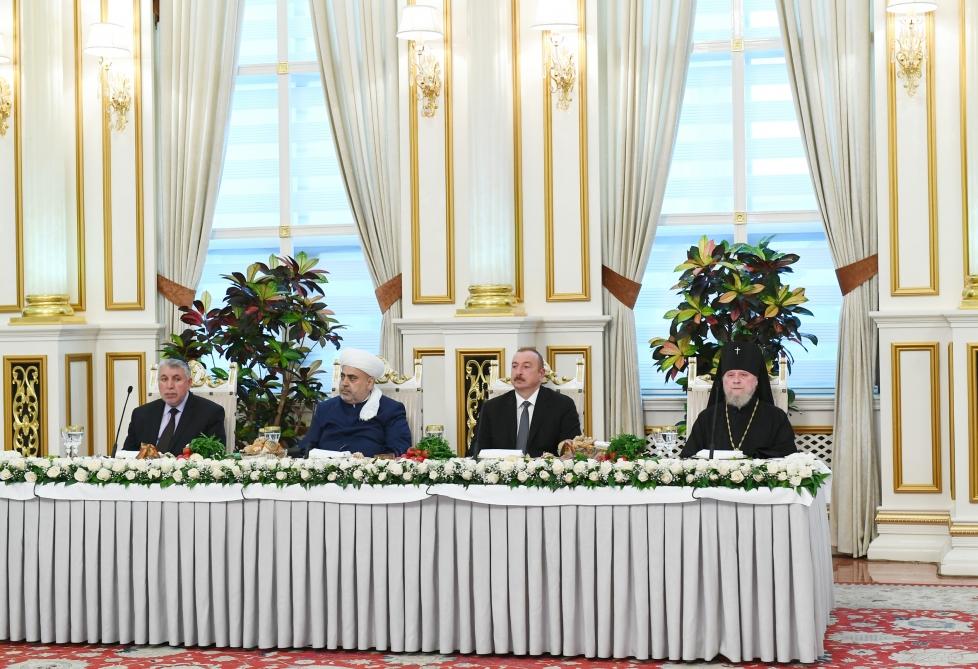 President Ilham Aliyev attended Iftar ceremony on the occasion of holy month of Ramadan (PHOTO)