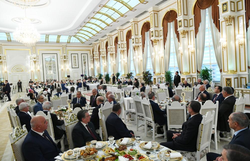 President Ilham Aliyev attended Iftar ceremony on the occasion of holy month of Ramadan (PHOTO)