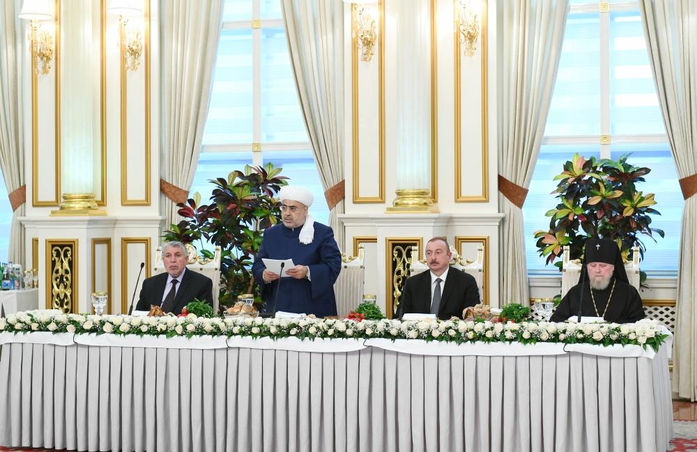 President Ilham Aliyev attended Iftar ceremony on the occasion of holy month of Ramadan (PHOTO)