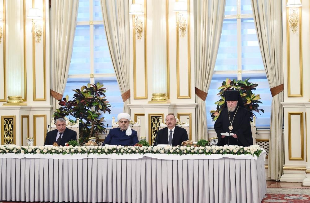 President Ilham Aliyev attended Iftar ceremony on the occasion of holy month of Ramadan (PHOTO)