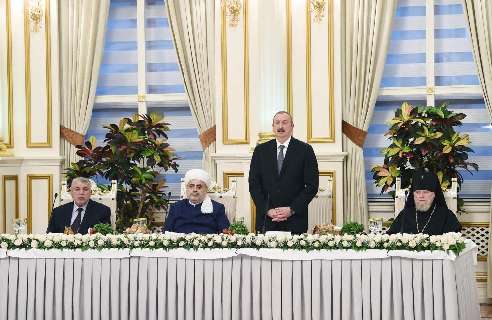 President Ilham Aliyev attended Iftar ceremony on the occasion of holy month of Ramadan (PHOTO)