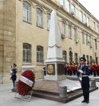 President Ilham Aliyev visits monument to Azerbaijan Democratic Republic (PHOTO)