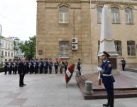 President Ilham Aliyev visits monument to Azerbaijan Democratic Republic (PHOTO)