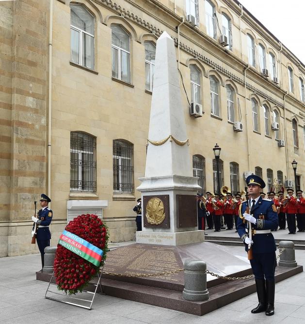 President Ilham Aliyev visits monument to Azerbaijan Democratic Republic (PHOTO)