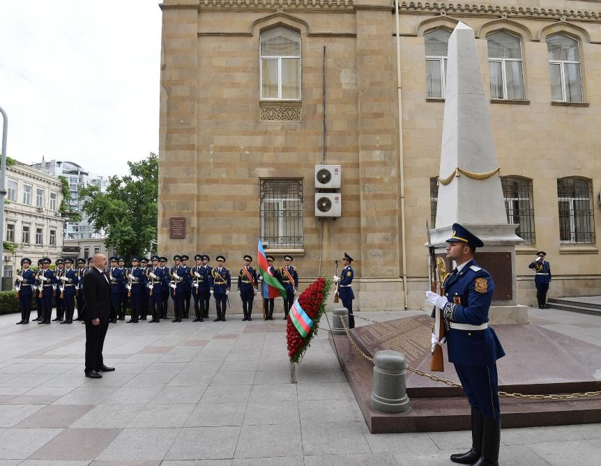 President Ilham Aliyev visits monument to Azerbaijan Democratic Republic (PHOTO)