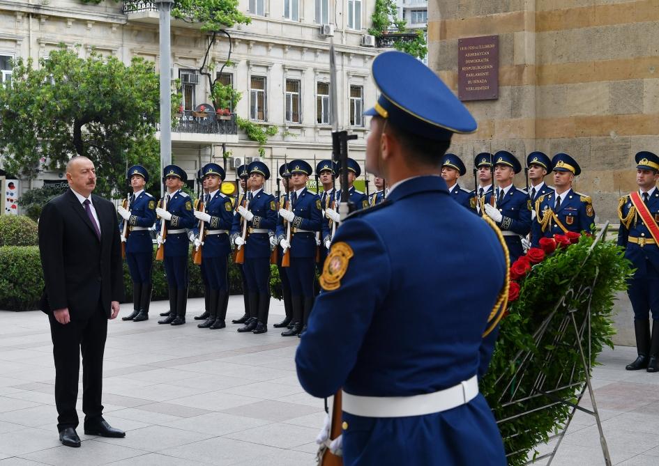 President Ilham Aliyev visits monument to Azerbaijan Democratic Republic (PHOTO)