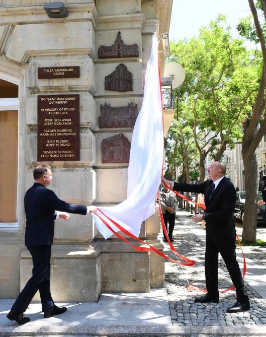 Azerbaijani, Polish presidents unveil memorial plaques commemorating Polish architects in Baku (PHOTO)