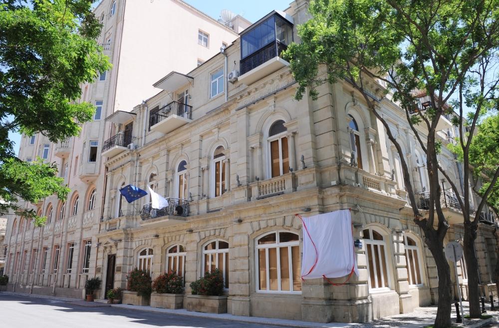 Azerbaijani, Polish presidents unveil memorial plaques commemorating Polish architects in Baku (PHOTO)