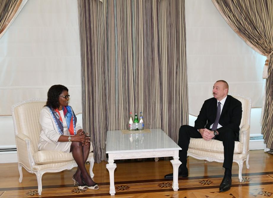 President Ilham Aliyev receives World Bank delegation (PHOTO)
