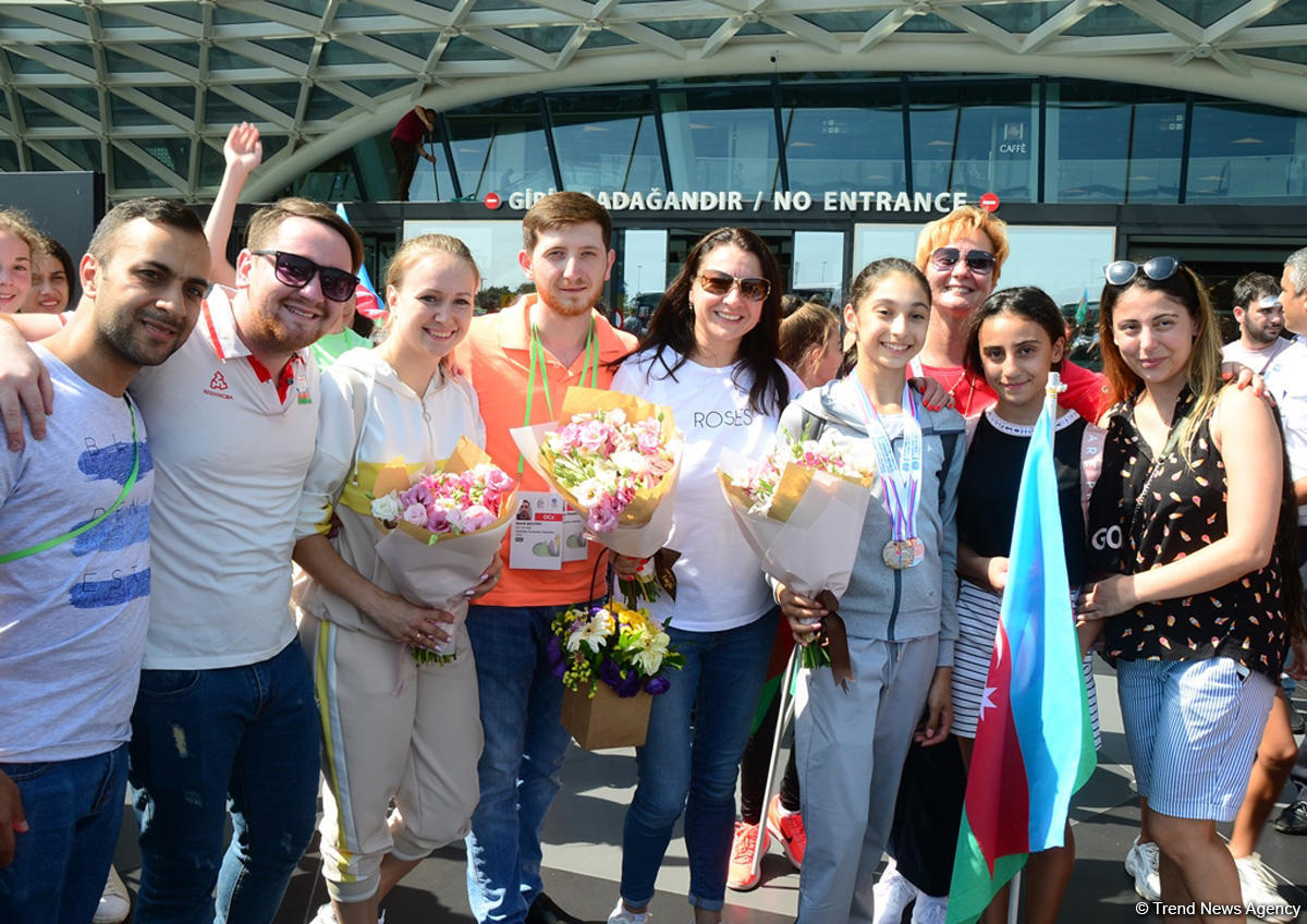 Victorious Azerbaijani gymnast returns home from FIG Championships in Moscow (PHOTO)