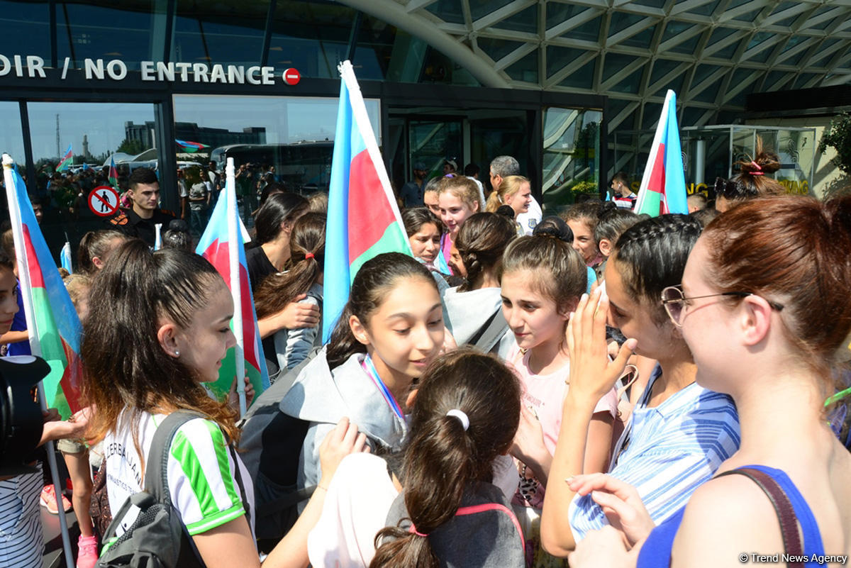 Victorious Azerbaijani gymnast returns home from FIG Championships in Moscow (PHOTO)