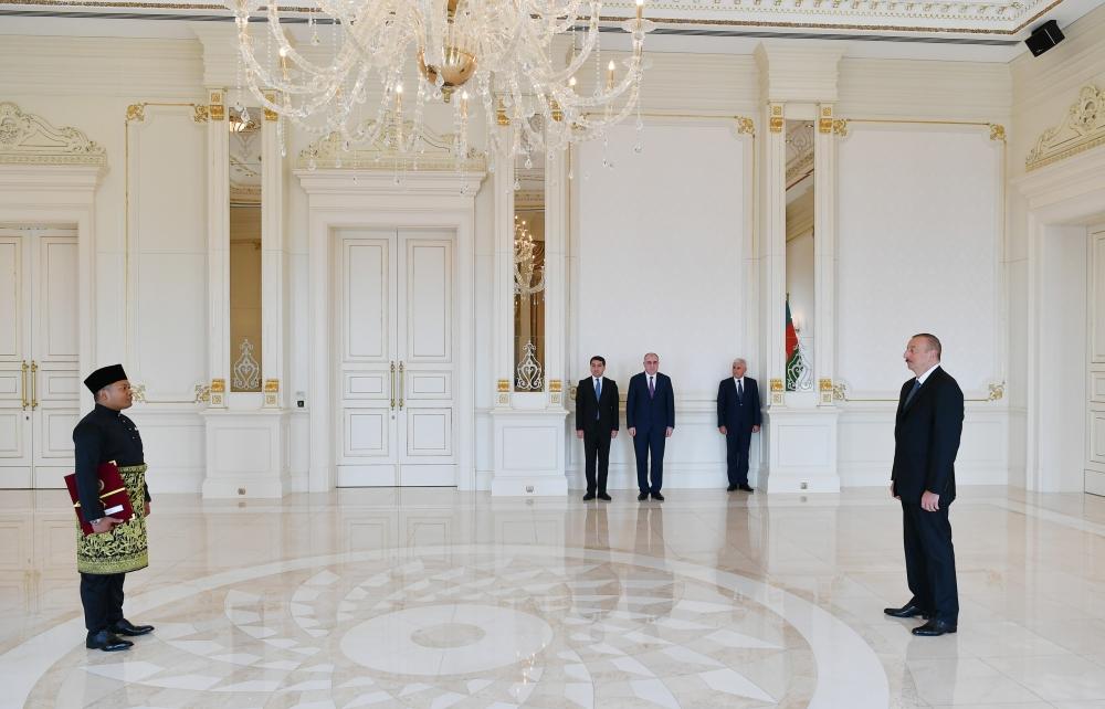 President Aliyev receives credentials of ambassadors of several countries (PHOTO)