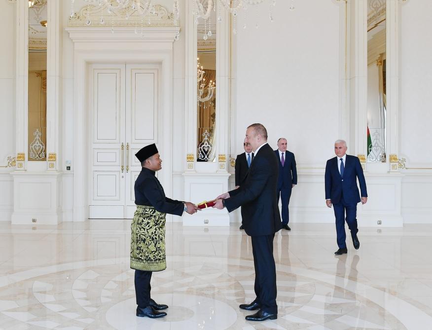 President Aliyev receives credentials of ambassadors of several countries (PHOTO)