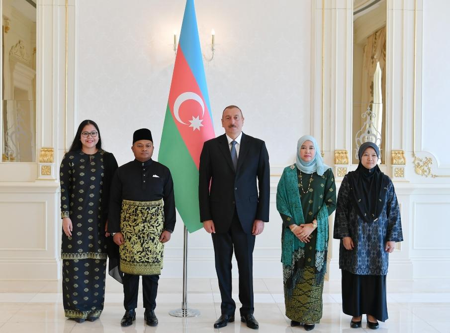 President Aliyev receives credentials of ambassadors of several countries (PHOTO)